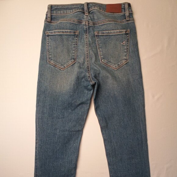 Hidden Jeans Size 27/4 High Rise Skinny Leg Medium Wash - Picture 3 of 9